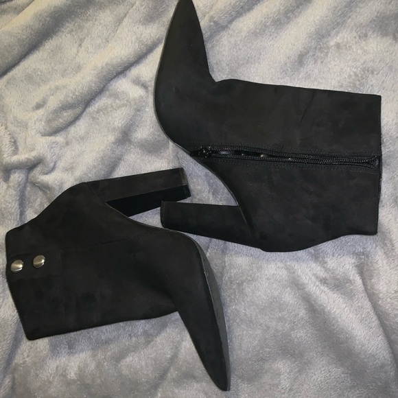 3.5 inch hills BCBG Paris boots - Picture 2 of 8